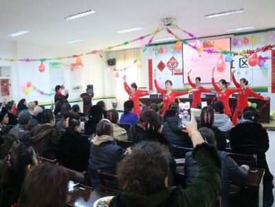 歡歌笑語迎新春 民族團結情誼深——團結路社區(qū)“訪惠聚”工作隊舉辦迎新春暨“民族團結一家親”文藝活動